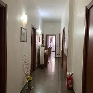 ** Konukevi Tagliaferri Lucia İtalya